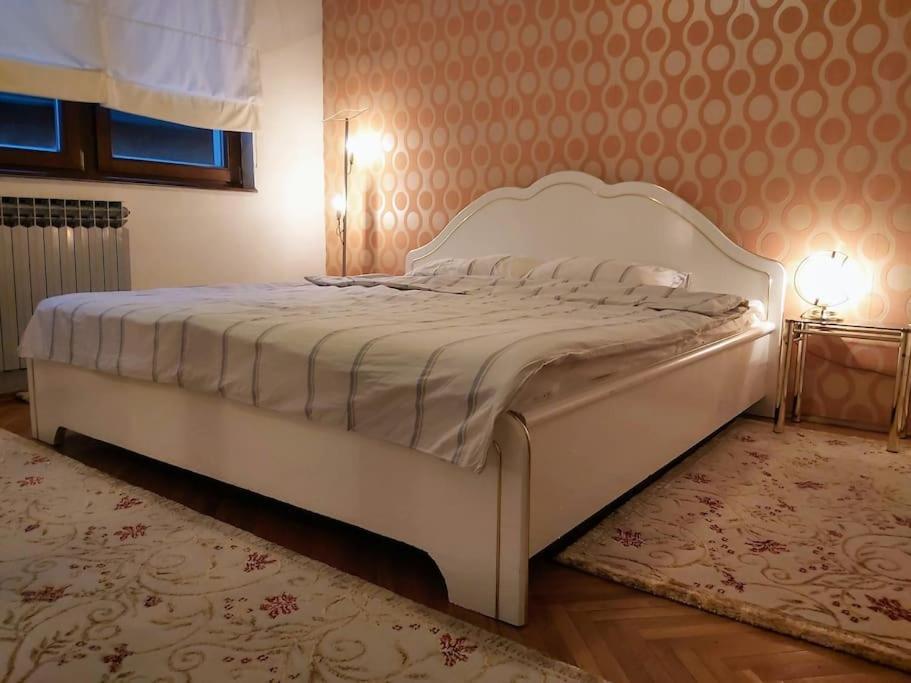 Spacious Condo Near Bascarsija - Free Parking SJJ Esterno foto